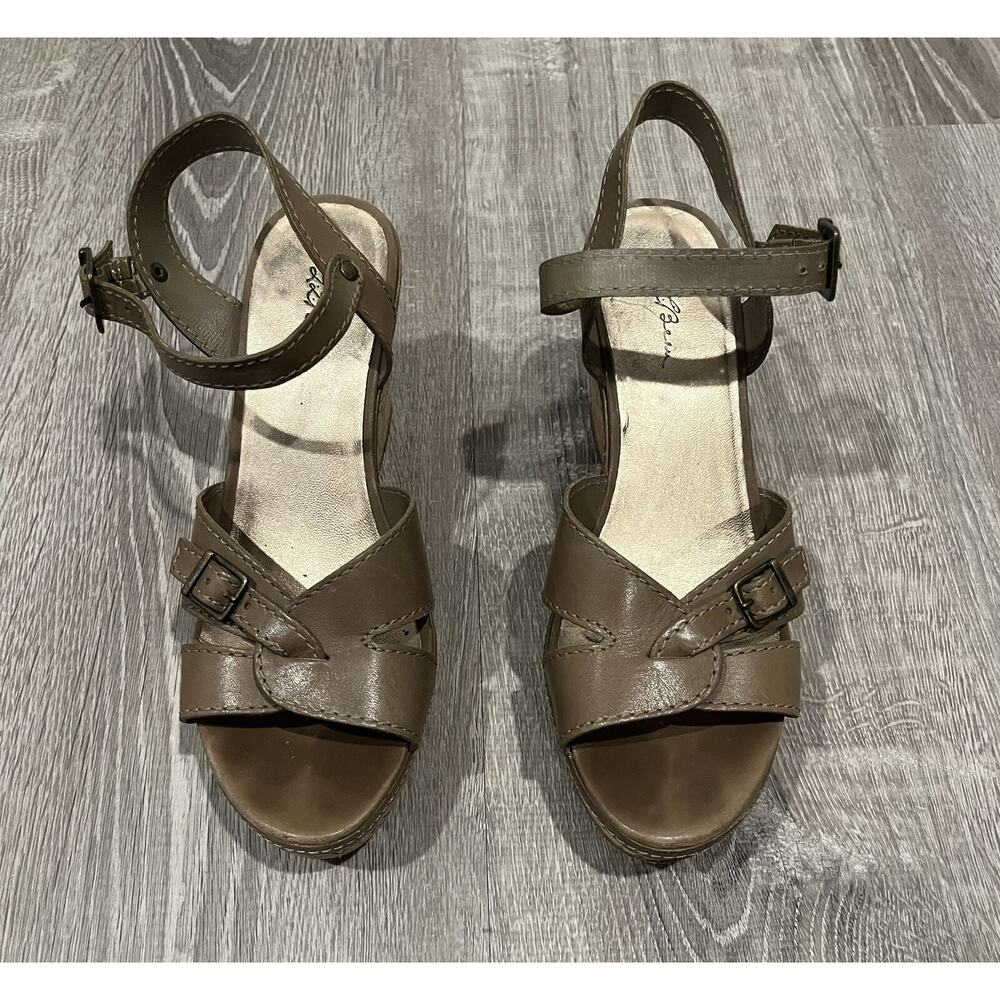 L.L. Bean Women’s Signature Cork Wedge Sandal Size 8 Leather